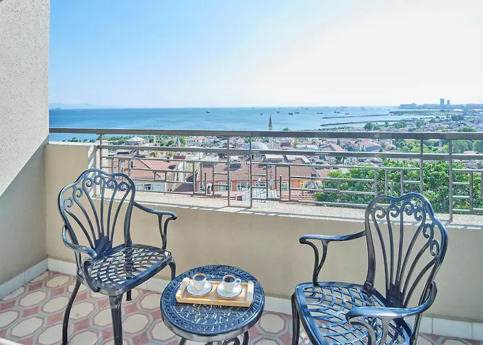 Hotel with view: Four-G Hotel